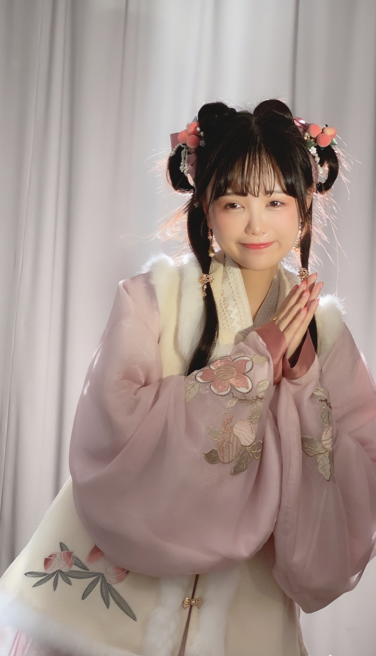 被这款"冬日水蜜桃"汉服美到了,软萌又元气,太可爱了叭
